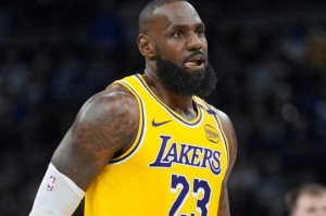 ipad版-湖人胜鹈鹕！斯玛特+3替补完美辅助，东詹轰48分，里弗斯太铁！